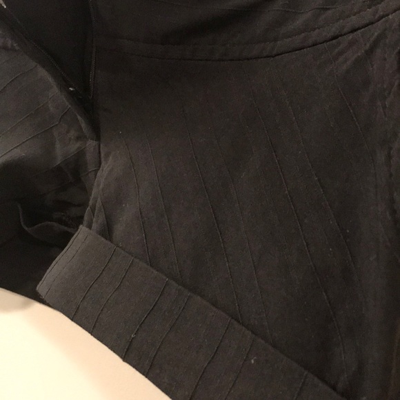 Short shorts - Picture 2 of 2